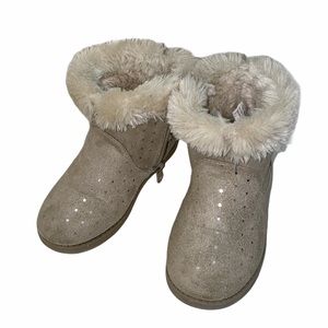 Girl’s Cat‎ andJack faux fur boots size 9